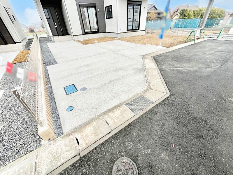 �@2��i�Ԏ�ɂ��j���ԉI���Ƒ��݂�Ȃ̎��]�Ԃ��u����L�X�J�[�X�y�[�X�B