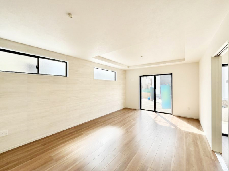 ���r���O�@�傫�ȑ����炽���Ղ�̗z���ƕ����������郊�r���O