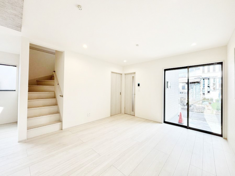 ���r���O�@���邢�z���������A�����̕��͋C�ɖ�������郊�r���O�_�C�j���O 