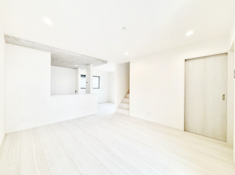 ���̑����ρ@�ΖʃL�b�`�������r���O�C���K�i���̗p�������r���O�͉Ƒ����J�[�܂��Ԃł��I