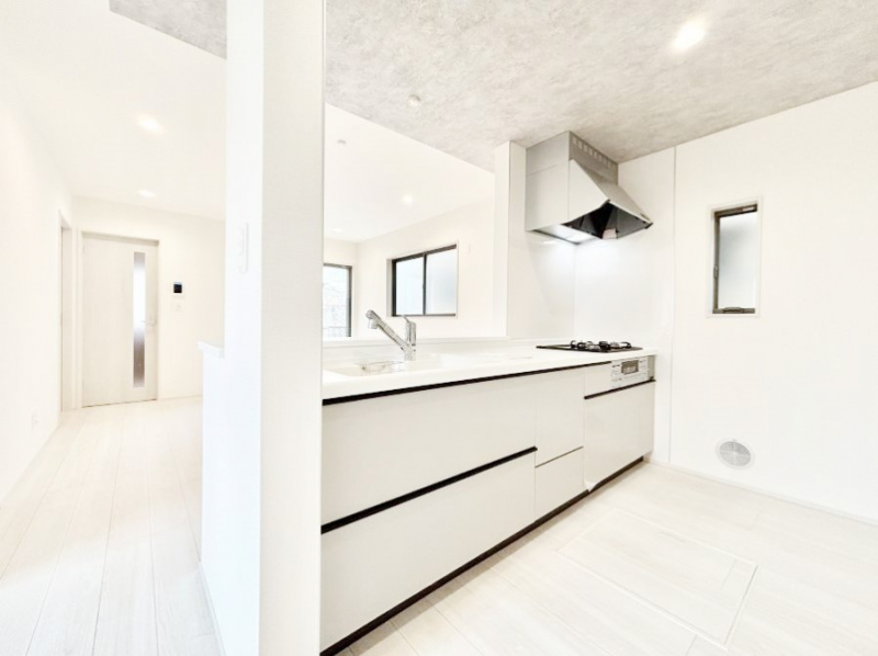 �L�b�`���@���Ƒ��̉�b�e�ޑΖʃL�b�`���B���������̃p�p�}�}�����Ƒ��Ɖ߂������Ԃ����������I