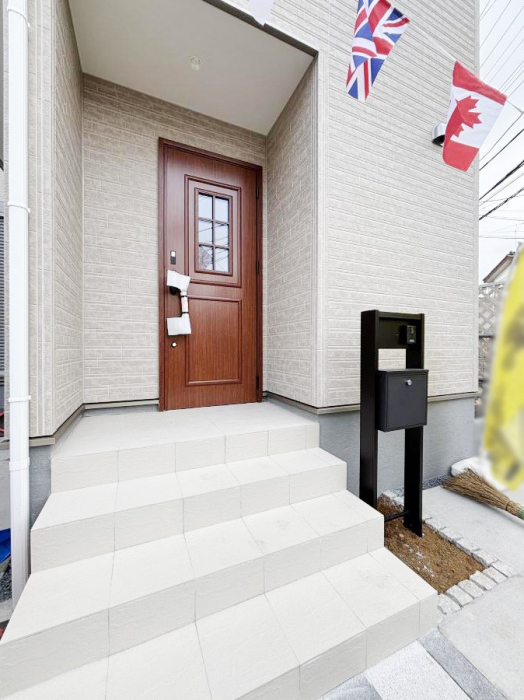 ���ց@��؂ȉƑ��A���q���o�}���錺�ցB���֑O�͉����t���ŉJ���~���Ă��Ă��G��ɂ����ł��B 