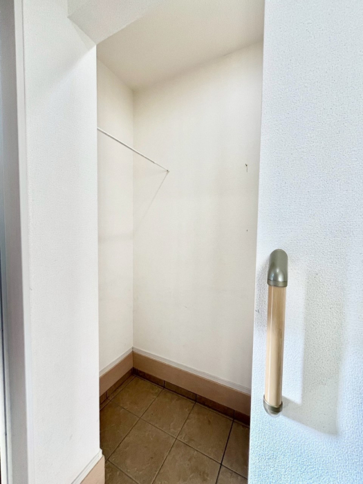 ���[�@�V���[�Y�C���N���[�N�t���I�J���x�r�[�J�[���u���܂��B 