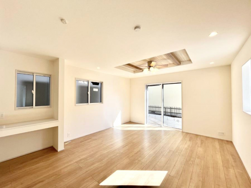 ���r���O�@�傫�ȑ����炽���Ղ�̗z���ƕ����������郊�r���O