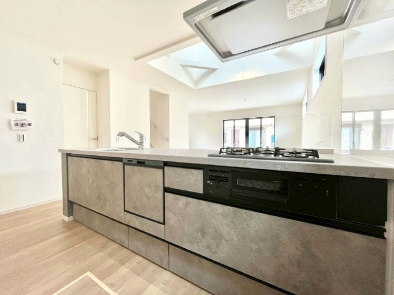 �L�b�`���@���������Ȃ���ł����Ƒ��Ƃ̉�b���y���߂�ΖʃL�b�`��