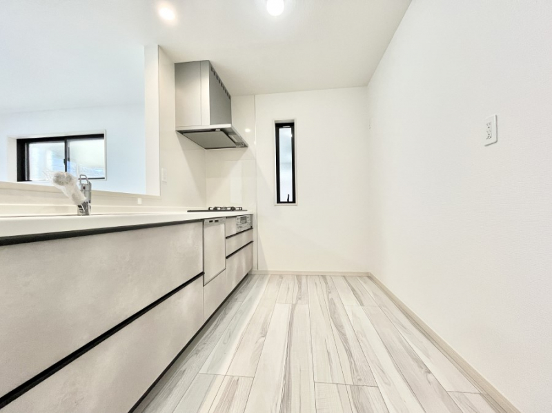 �L�b�`���@�u�₩�ȕ����ʂ蔲����L�b�`���B��������̂Ŗ��邭���C�ɂ��𗧂��܂��B