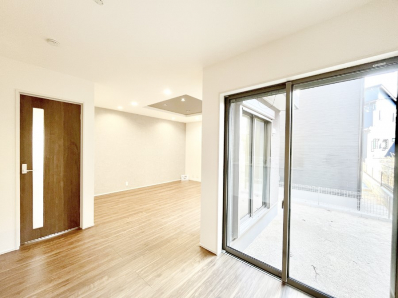 ���̑����ρ@�Ƒ��̏Ί炪���R�Ɛ��܂�Ă���A����ȕ��͋C�̃_�C�j���O�Ɏd�オ���Ă��܂��B