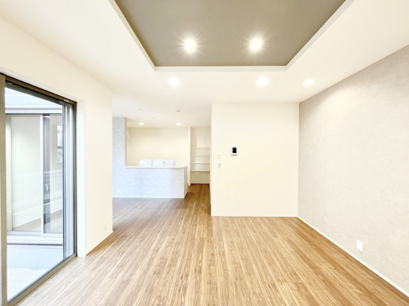 ���r���O�@���邢�z���������A�����̕��͋C�ɖ�������郊�r���O�E�_�C�j���O�B 