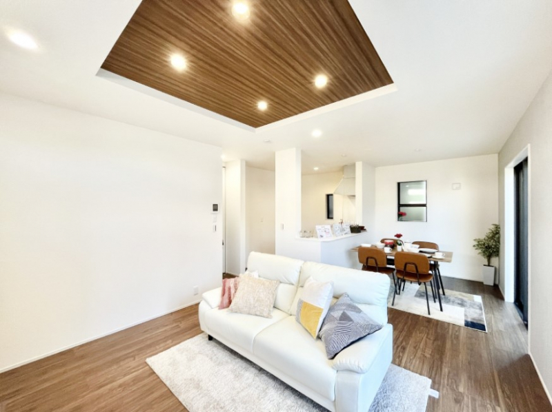 ���̑����ρ@�Ƒ��̏Ί炪���R�Ɛ��܂�Ă���A����ȕ��͋C�̃_�C�j���O�Ɏd�オ���Ă��܂��B