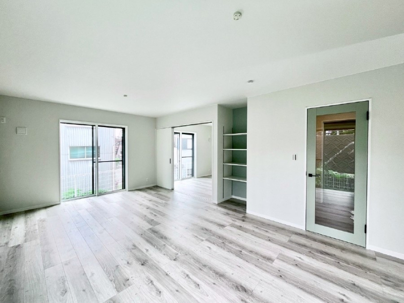 ���r���O�@�傫�ȑ����炽���Ղ�̗z���ƕ����������郊�r���O  