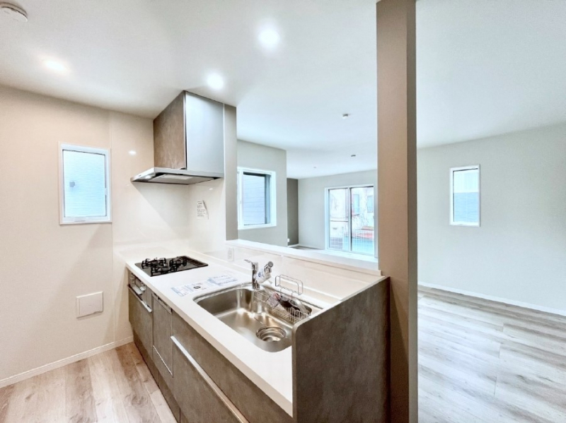 �L�b�`���@�u�₩�ȕ����ʂ蔲����L�b�`���B��������̂Ŗ��邭���C�ɂ��𗧂��܂��B