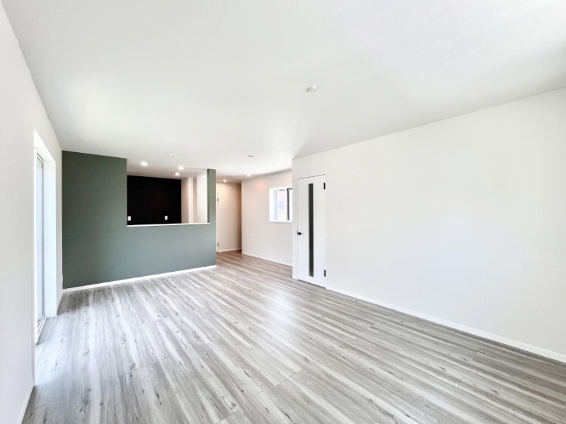 ���r���O�@���邢�z���������A�����̕��͋C�ɖ�������郊�r���O�E�_�C�j���O�B   