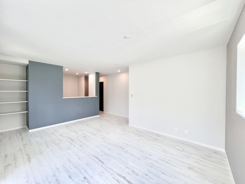 ���r���O�@���邢�z���������A�����̕��͋C�ɖ�������郊�r���O�E�_�C�j���O�B   