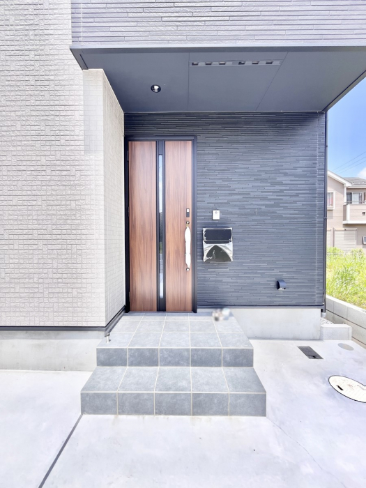 ���ց@��؂ȉƑ��A���q���o�}���錺�ցB���֑O�͉����t���ŉJ���~���Ă��Ă��G��ɂ����ł��B   