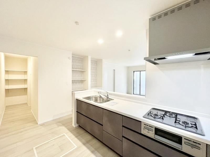 �L�b�`���@�J�E���^�[�z���ɂ��b�������Ȃ��疈���̂������������Ɗy����