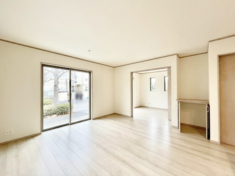 ���r���O�@���邢�z���������A�����̕��͋C�ɖ�������郊�r���O�E�_�C�j���O�B