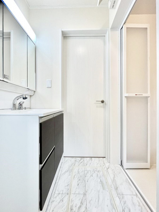 ���̑��@��Ƃ�̐��ʃX�y�[�X�Œ��̐g�x�x���X���[�Y��