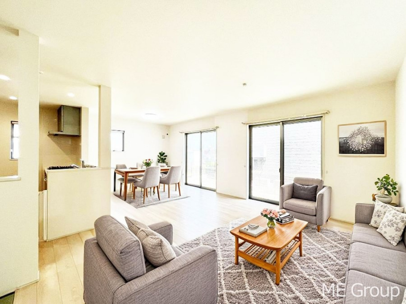 ���r���O�@�傫�ȑ����炽���Ղ�̗z���ƕ����������郊�r���O���Ƌ��CG�ł�