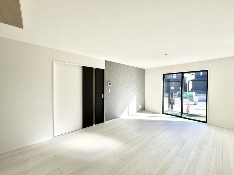 ���r���O�@���邢�z���������A�����̕��͋C�ɖ�������郊�r���O�E�_�C�j���O�B 