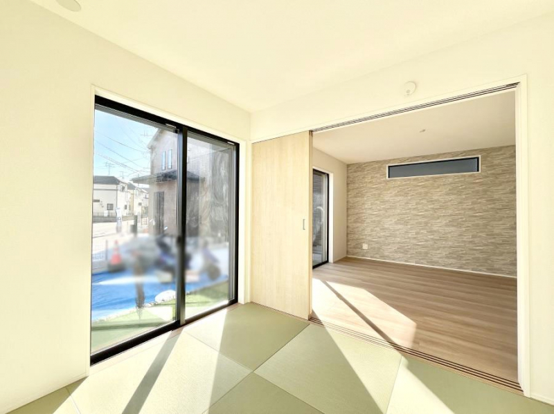 ���̑����ρ@���r���O�Ɨׂ荇���Ă���a���B�ق��ƈꑧ�ł���a�̋�Ԃ��Y�ꂸ�ɁB 