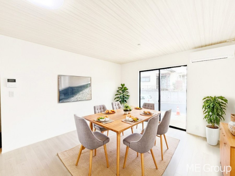 ���r���O�@�傫�ȑ����炽���Ղ�̗z���ƕ����������郊�r���O�@���Ƌ��CG�ł�