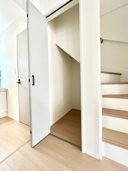 ���̑����ρ@���p�i�̃X�g�b�N�␅�Ȃǂ̔��~�Ɏg����K�i�����[�B