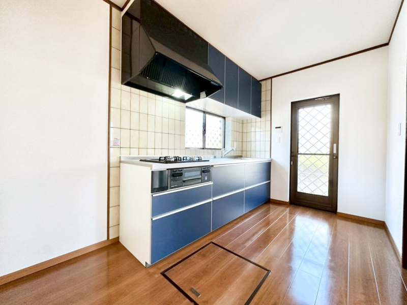 �L�b�`���@������̂��閾�邢�L�b�`���B���C�ɂ��𗧂��܂��B