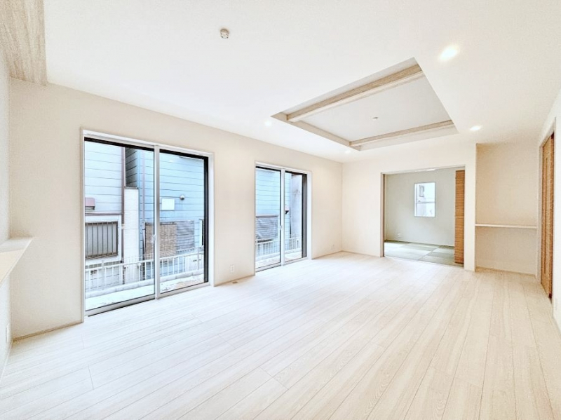 ���r���O�@�傫�ȑ����炽���Ղ�̗z���ƕ����������郊�r���O