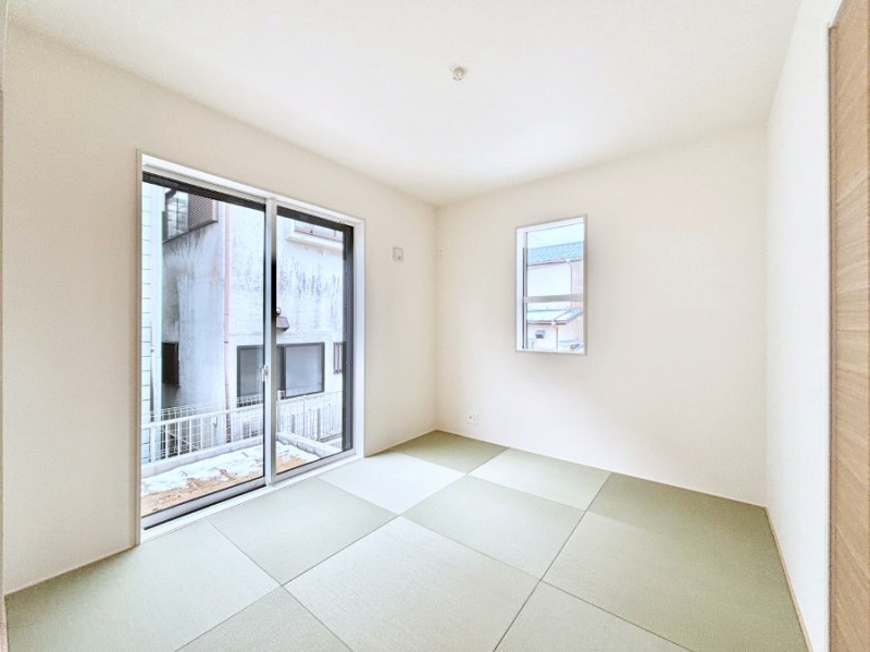 ���̑����ρ@���r���O�Ɨׂ荇���Ă���a���B�ق��ƈꑧ�ł���a�̋�Ԃ��Y�ꂸ�ɁB 