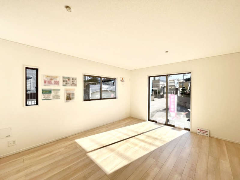 ���r���O�@�������������͋C�̂k�c�j�͉Ƒ��݂�Ȃ̉��K���  