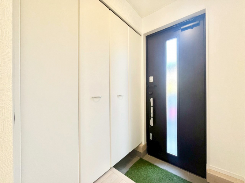 ���ց@�K���X�X���b�g�̓��������փh�A�������Ɍ���͂��Ă���܂�   