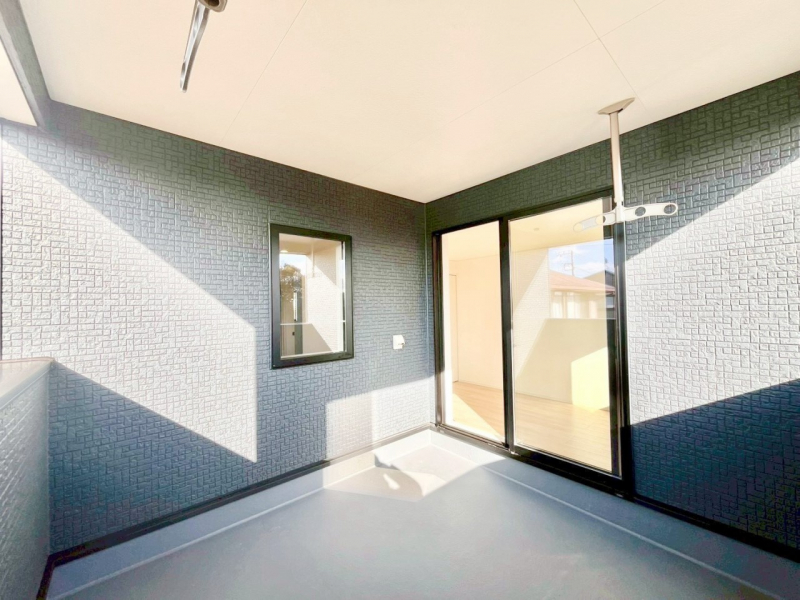 �o���R�j�[�@�C���i�[�o���R�j�[�Ȃ̂ŉJ�ł����󕨂����������o���āA���ʂ�������̂Ŋ������ǂ��A�������X�y�[�X�Ƃ��ďd�󂵂܂��B �@