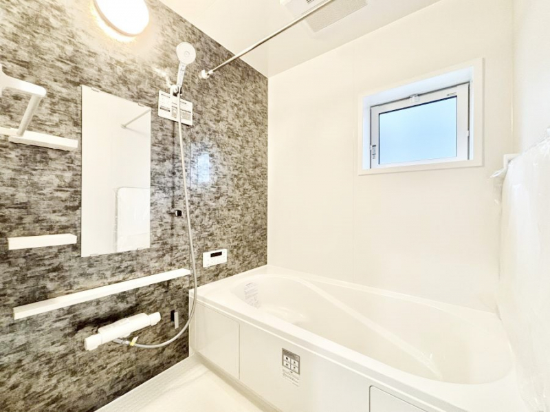 �����@���������̂���_�[�N�J���[����ɂ����o�X���[����1���̔������t���b�V���I