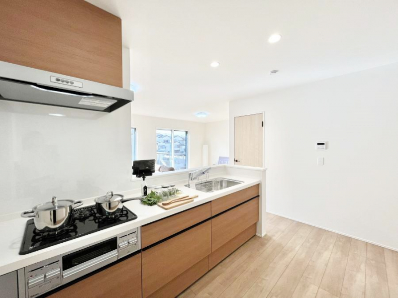 �L�b�`���@���������Ȃ���ł����Ƒ��Ƃ̉�b���y���߂�ΖʃL�b�`���@