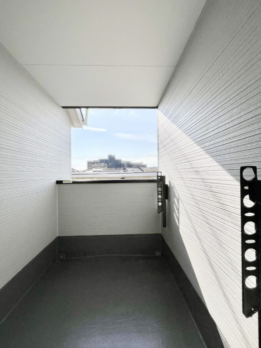 �o���R�j�[�@�C���i�[�o���R�j�[�Ȃ̂ŉJ�ł����󕨂����������o���āA���ʂ�������̂Ŋ������ǂ��A�������X�y�[�X�Ƃ��ďd�󂵂܂��B �@