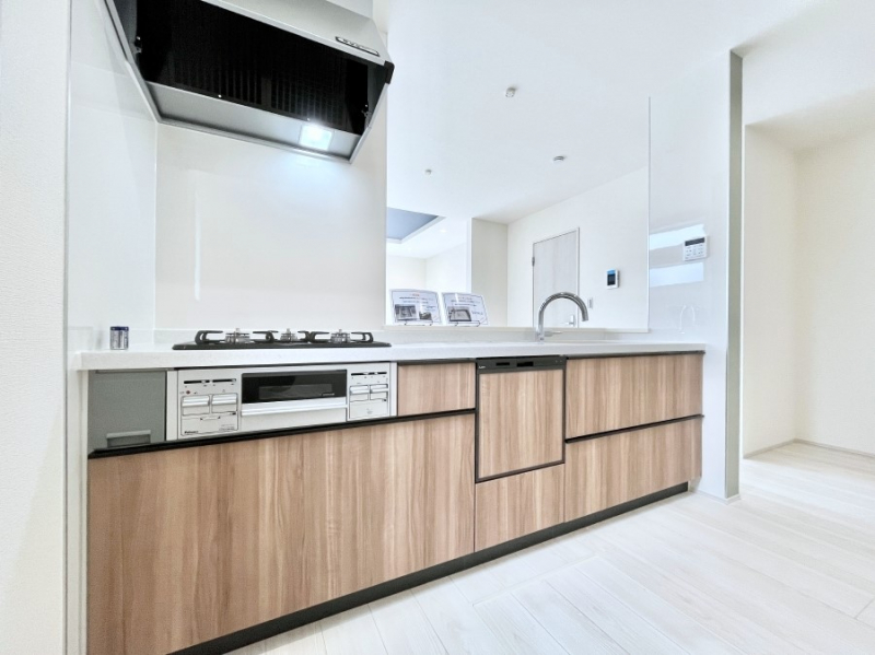 �L�b�`���@���r���O�ŗV�Ԃ��q�l�������Ȃ��炨�������ł���ΖʃL�b�`���B  