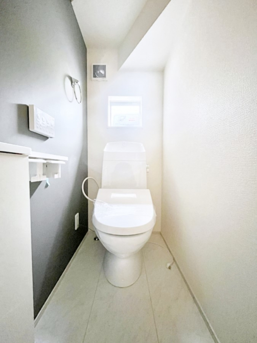 �g�C���@�g�C����1�K��2�K���ꂼ��ɔz�u����Ă��ĂƂĂ��֗��ł��B 