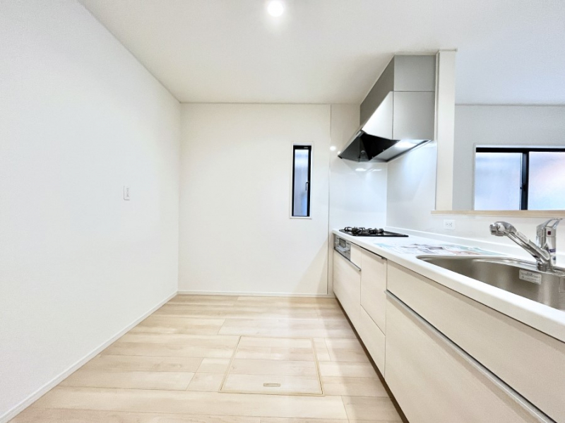 �L�b�`���@�u�₩�ȕ����ʂ蔲����L�b�`���B��������̂Ŗ��邭���C�ɂ��𗧂��܂��B