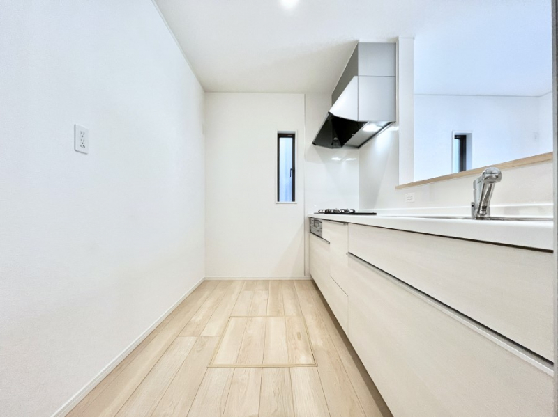 �L�b�`���@�u�₩�ȕ����ʂ蔲����L�b�`���B��������̂Ŗ��邭���C�ɂ��𗧂��܂��B