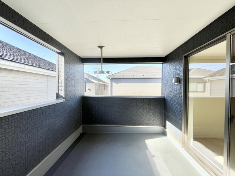 �o���R�j�[�@�C���i�[�o���R�j�[�Ȃ̂ŉJ�ł����󕨂����������o���āA���ʂ�������̂Ŋ������ǂ��A�������X�y�[�X�Ƃ��ďd�󂵂܂��B 