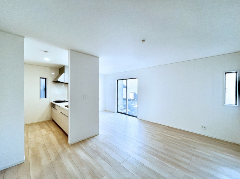 ���r���O�@���邢�z���������A�����̕��͋C�ɖ�������郊�r���O�E�_�C�j���O�B 