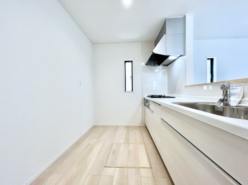 �L�b�`���@�u�₩�ȕ����ʂ蔲����L�b�`���B��������̂Ŗ��邭���C�ɂ��𗧂��܂��B