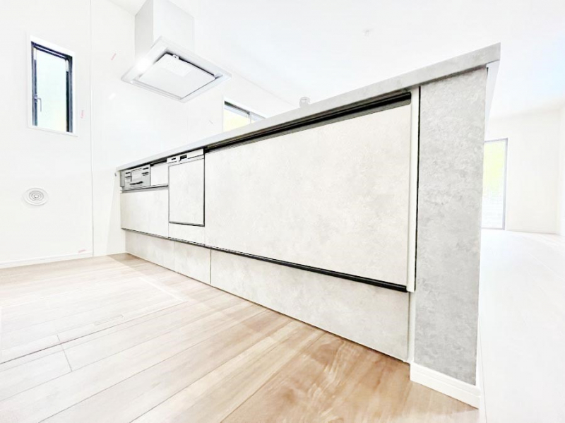 �L�b�`���@�V�X�e���L�b�`���̓V���v���ŃX�b�L�������O���̗��Ȃ��f�U�C���Ȃ̂ŉi���g�������I