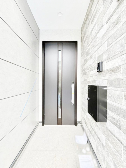 ���ց@��؂ȉƑ��A���q���o�}���錺�ցB���֑O�͉����t���ŉJ���~���Ă��Ă��G��ɂ����ł��B   