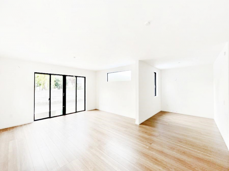 ���r���O�@���邢�z���������A�����̕��͋C�ɖ�������郊�r���O�_�C�j���O 