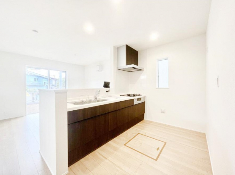 �L�b�`���@���Ƒ��̉�b�e�ޑΖʃL�b�`���B���������̃p�p�}�}�����Ƒ��Ɖ߂������Ԃ����������I