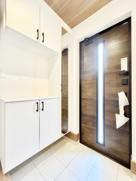 ���ց@�K���X�X���b�g�̓��������փh�A�������Ɍ���͂��Ă���܂�