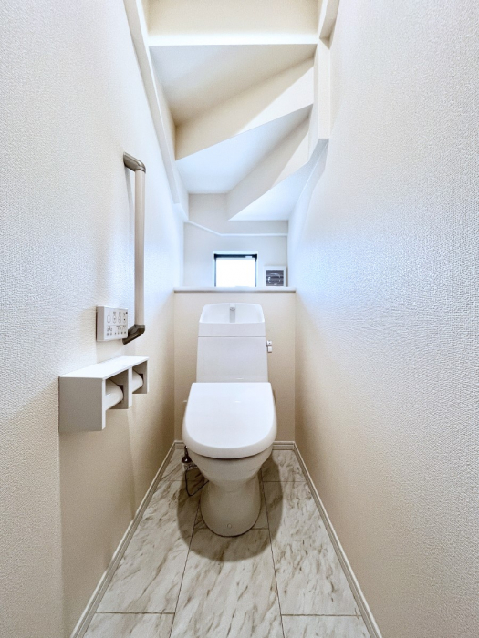 �g�C���@�g�C����1�K��2�K���ꂼ��ɔz�u����Ă��ĂƂĂ��֗��ł��B 