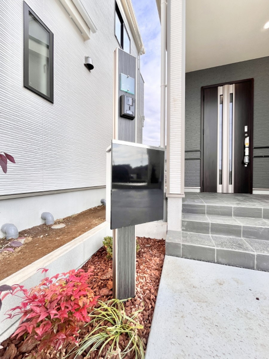 ���̑��@�\�D�E�C���^�[�z���E�|�X�g���ЂƂɏW��B�G���g�����X�ɂȂ��ރV���v���f�U�C���B