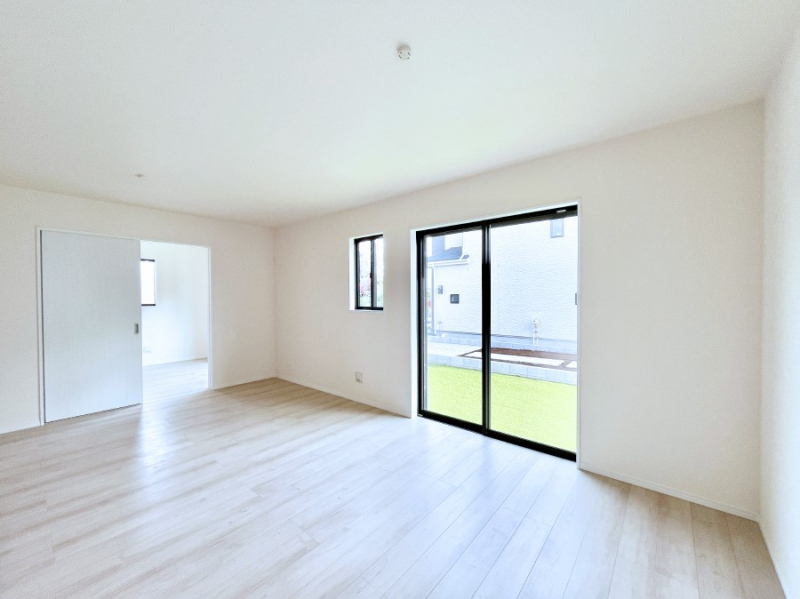 ���r���O�@�傫�ȑ����炽���Ղ�̗z���ƕ����������郊�r���O